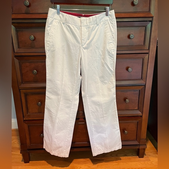 🔥Dockers Low Rise Slightly Curvy Khakis White Pants 6 Reg - Picture 1 of 12